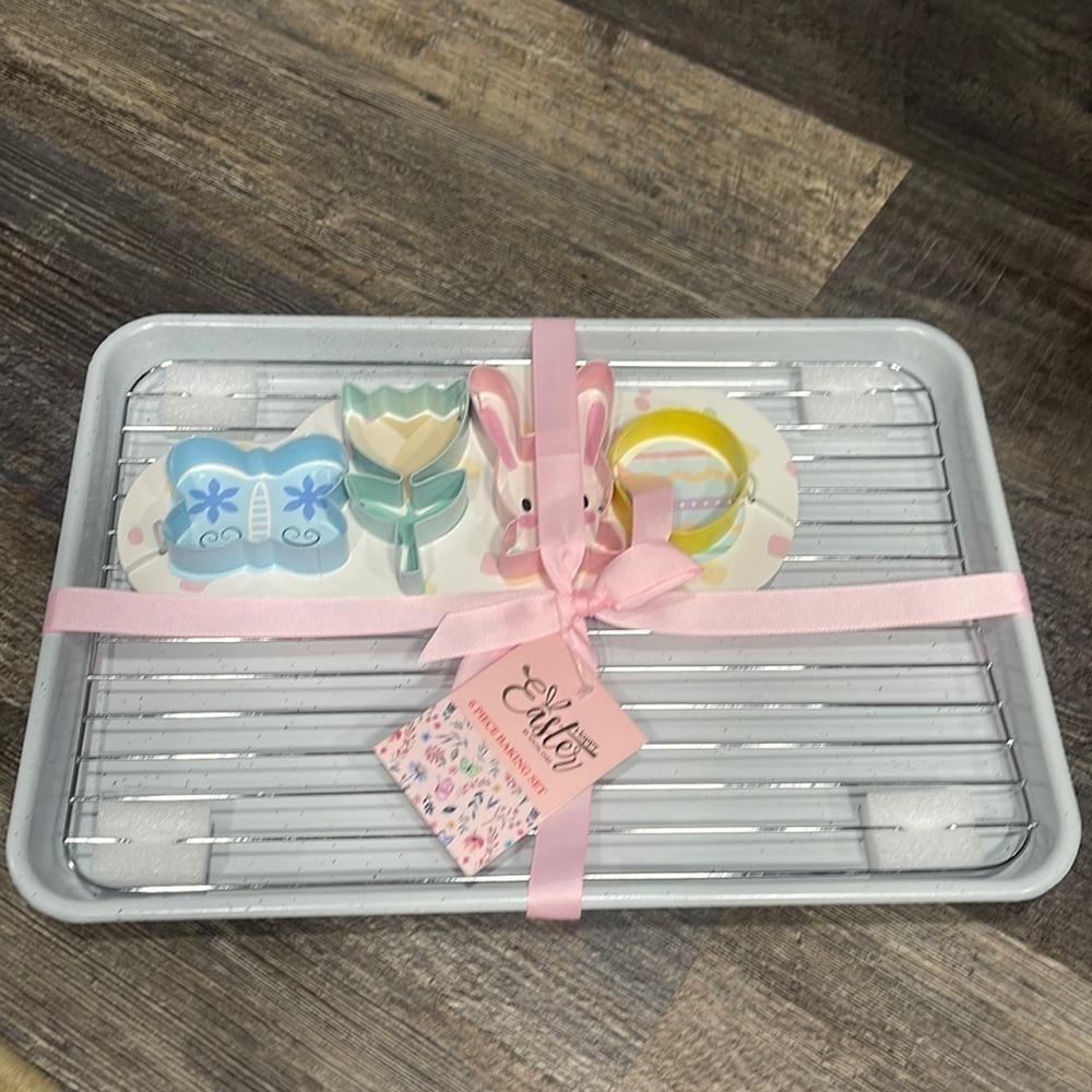 6 piece Easter baking set